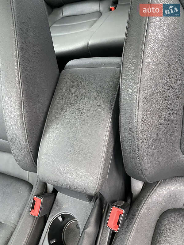 Седан Volkswagen Jetta 2011 в Харькове