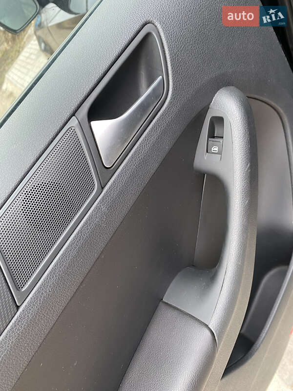 Седан Volkswagen Jetta 2011 в Харькове