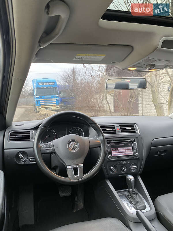 Седан Volkswagen Jetta 2011 в Харькове
