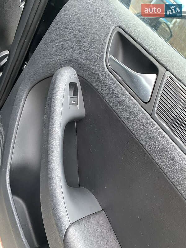 Седан Volkswagen Jetta 2011 в Харькове