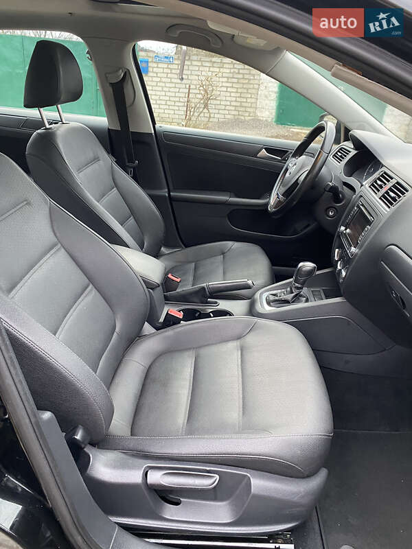 Седан Volkswagen Jetta 2011 в Харькове