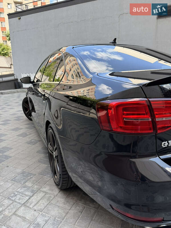 Седан Volkswagen Jetta 2014 в Днепре