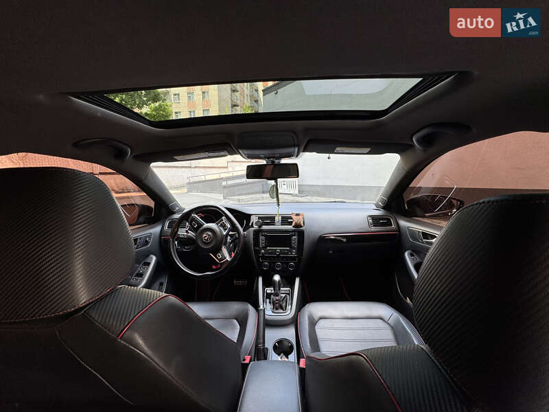 Седан Volkswagen Jetta 2014 в Днепре