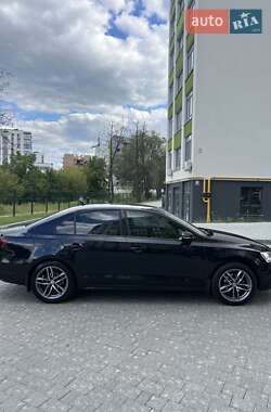 Седан Volkswagen Jetta 2016 в Івано-Франківську