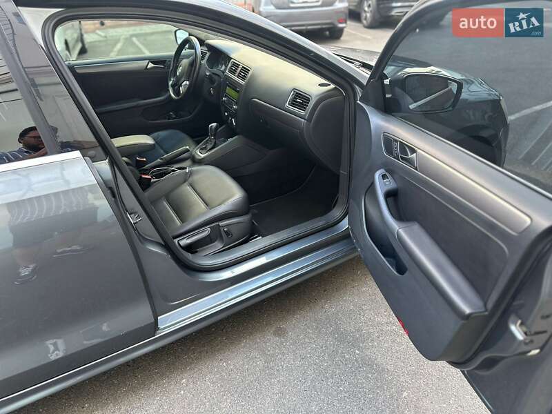 Седан Volkswagen Jetta 2014 в Днепре