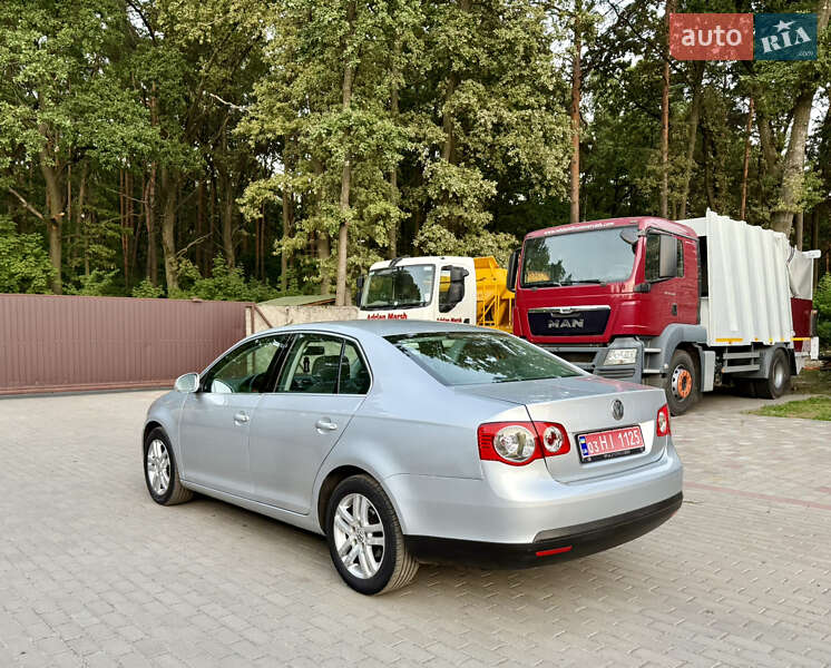 Седан Volkswagen Jetta 2006 в Луцке