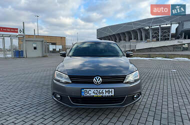 Седан Volkswagen Jetta 2013 в 