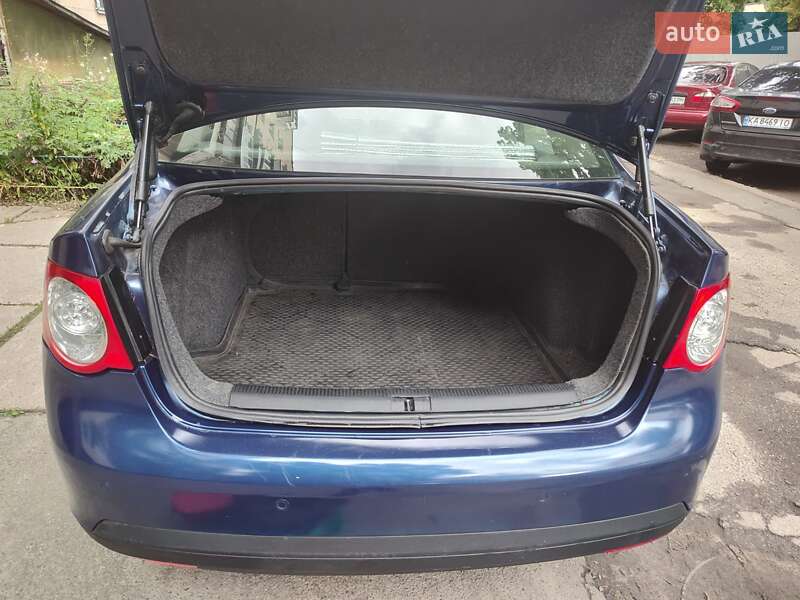 Седан Volkswagen Jetta 2007 в Києві