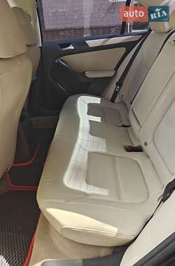 Седан Volkswagen Jetta 2011 в 