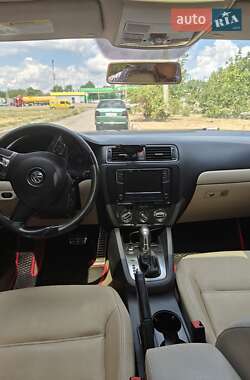 Седан Volkswagen Jetta 2011 в 