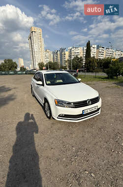 Седан Volkswagen Jetta 2015 в Киеве