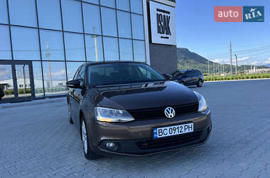 Седан Volkswagen Jetta 2011 в 