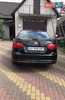 Седан Volkswagen Jetta 2013 в 