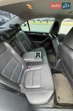 Седан Volkswagen Jetta 2013 в 