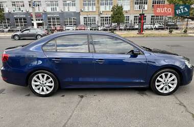 Седан Volkswagen Jetta 2013 в 
