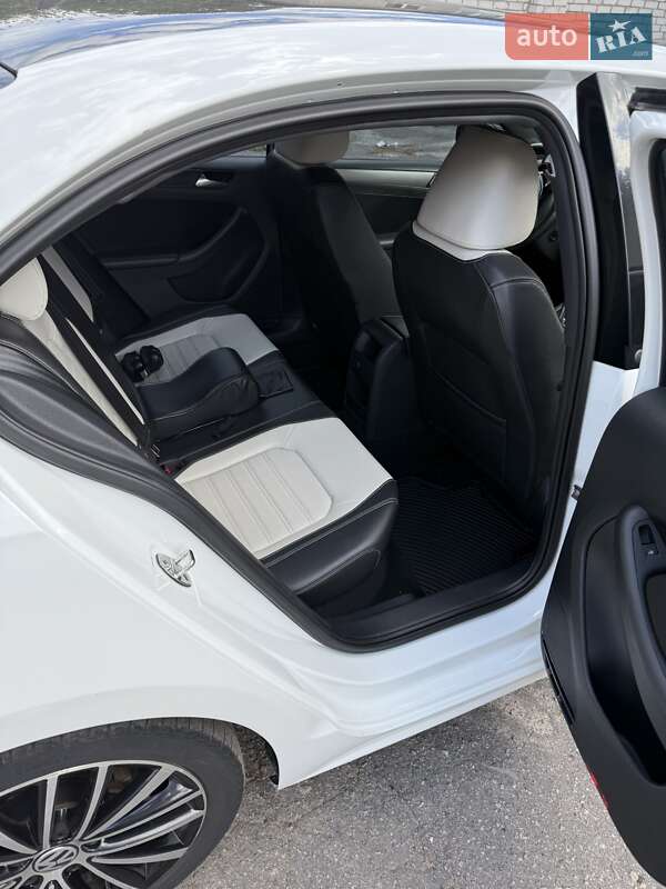 Седан Volkswagen Jetta 2015 в Полтаве