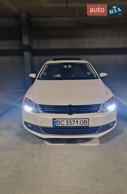 Седан Volkswagen Jetta 2012 в 