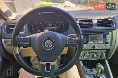 Седан Volkswagen Jetta 2012 в 