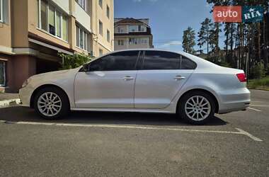 Седан Volkswagen Jetta 2015 в 