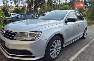 Седан Volkswagen Jetta 2015 в Києві