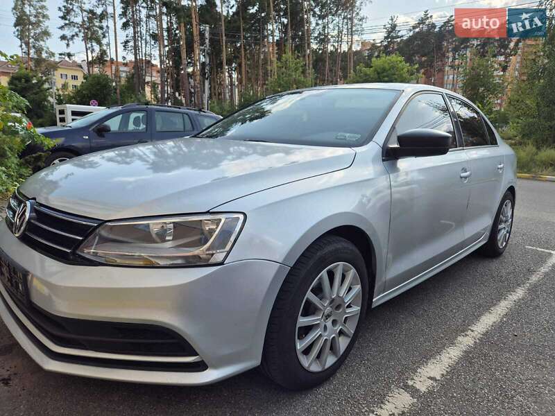 Седан Volkswagen Jetta 2015 в 