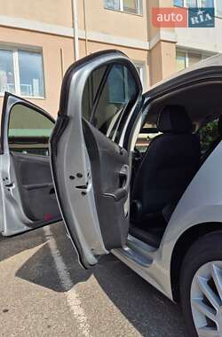 Седан Volkswagen Jetta 2015 в 