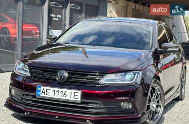 Седан Volkswagen Jetta 2015 в Днепре