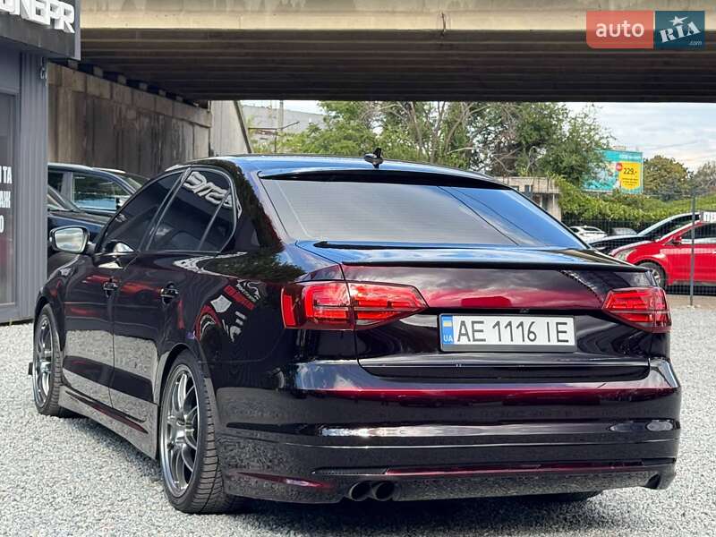 Седан Volkswagen Jetta 2015 в Днепре