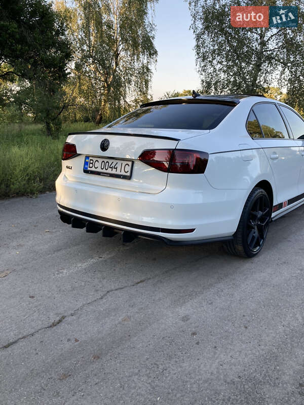 Седан Volkswagen Jetta 2017 в Кременчуці