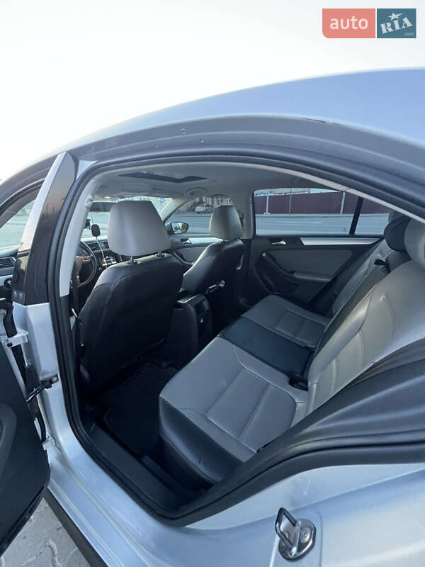Седан Volkswagen Jetta 2013 в Львове