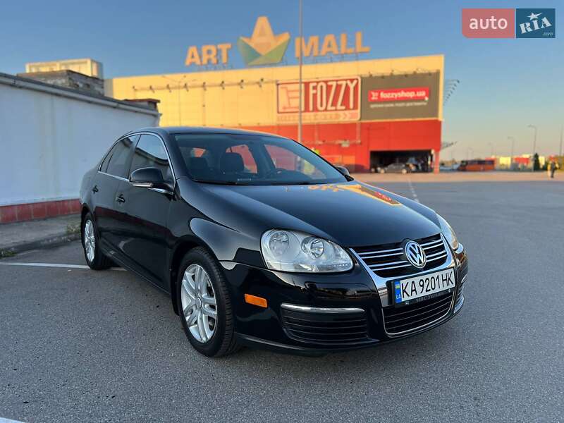 Седан Volkswagen Jetta 2010 в 