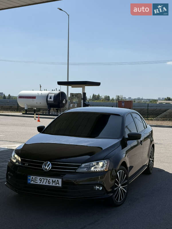 Седан Volkswagen Jetta 2016 в Днепре