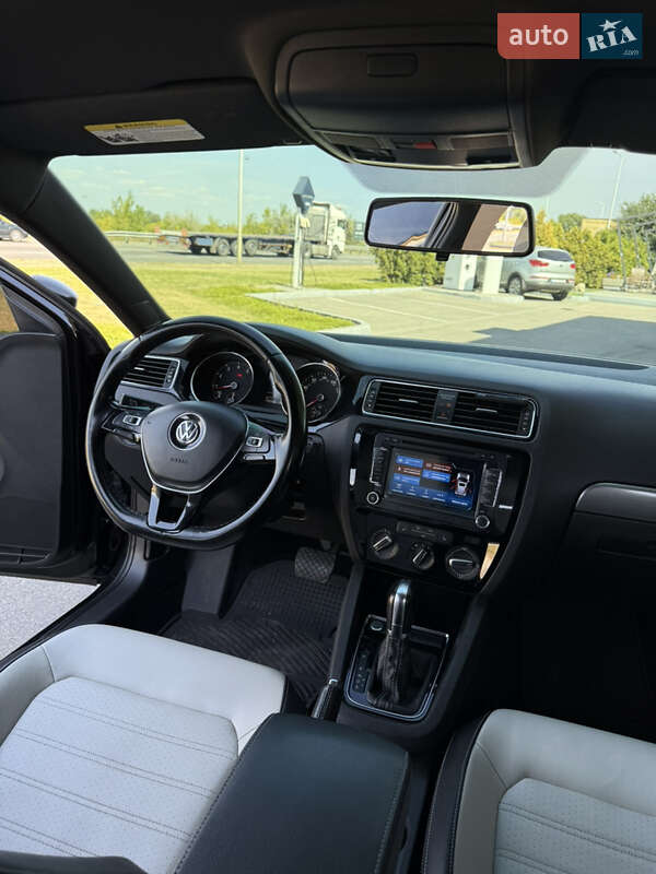 Седан Volkswagen Jetta 2016 в Днепре