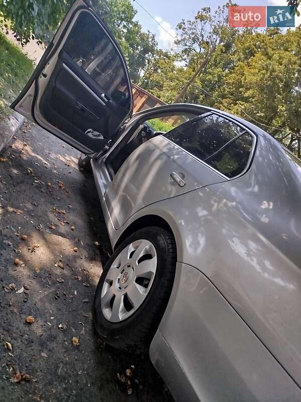 Седан Volkswagen Jetta 2005 в Гайсине