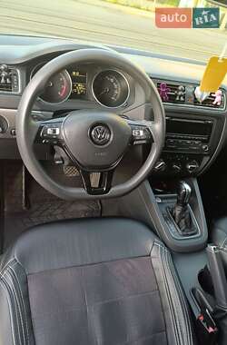 Седан Volkswagen Jetta 2015 в 