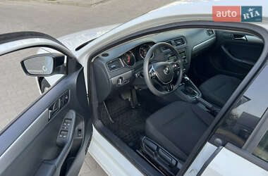 Седан Volkswagen Jetta 2015 в 