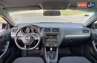 Седан Volkswagen Jetta 2015 в 