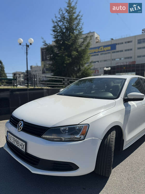 Седан Volkswagen Jetta 2010 в 