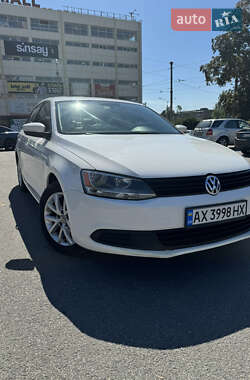Седан Volkswagen Jetta 2010 в 