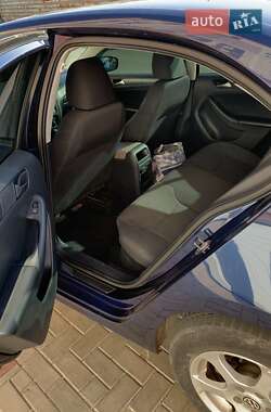 Седан Volkswagen Jetta 2012 в 