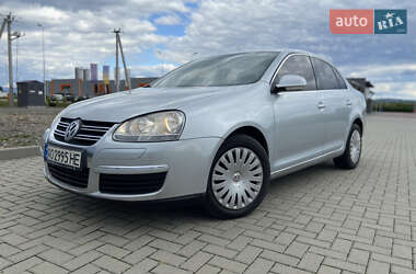 Седан Volkswagen Jetta 2005 в Хусте