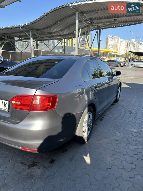 Седан Volkswagen Jetta 2014 в Києві