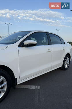 Седан Volkswagen Jetta 2012 в 