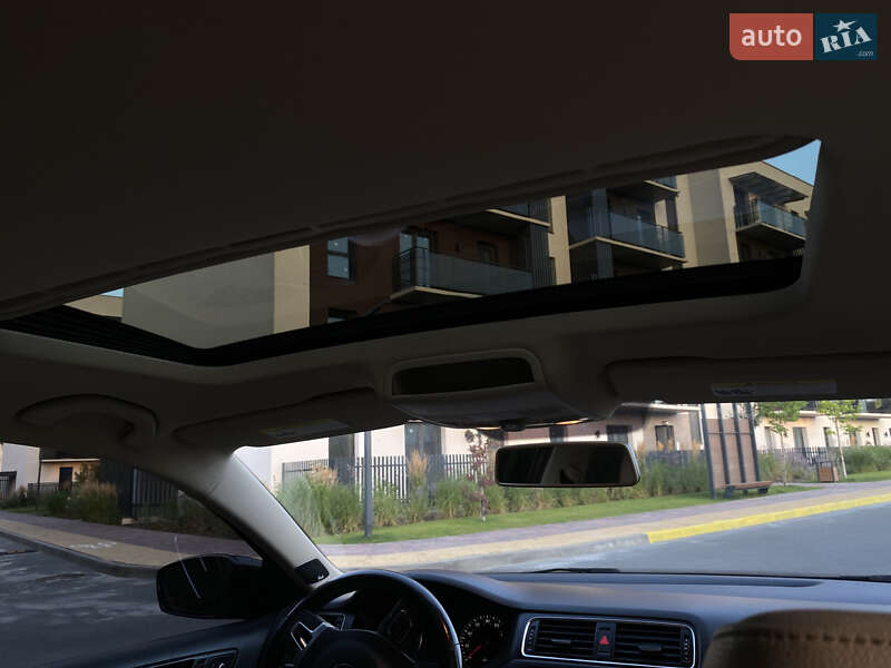 Седан Volkswagen Jetta 2013 в Луцьку
