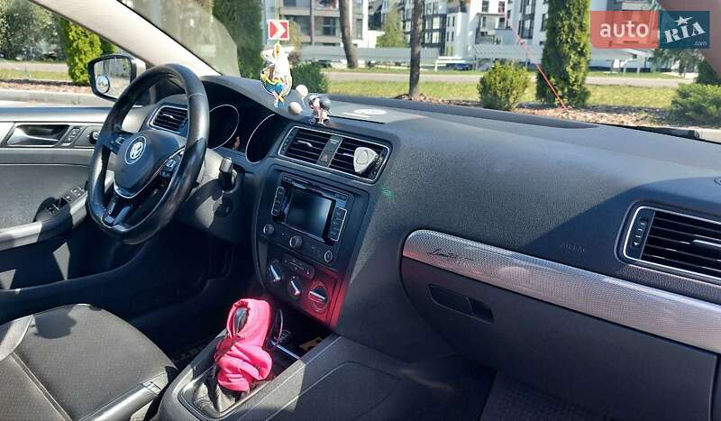 Седан Volkswagen Jetta 2015 в Києві