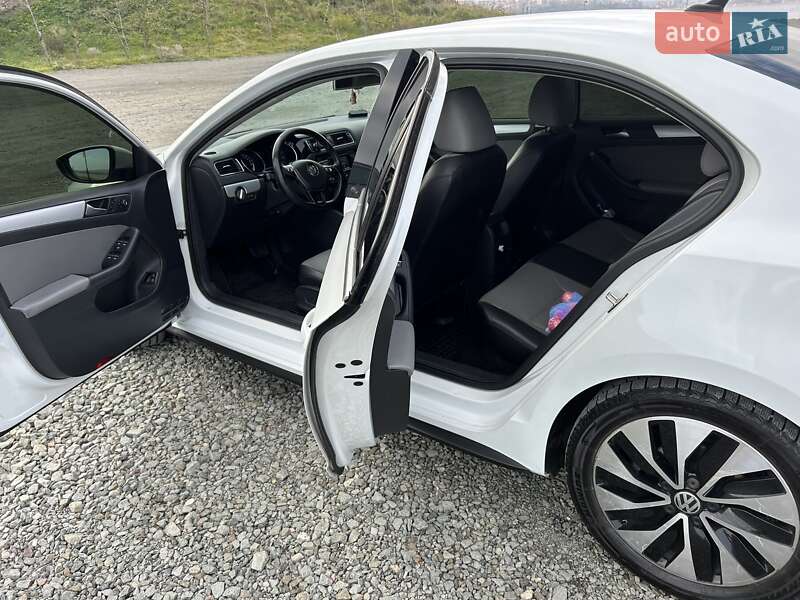 Седан Volkswagen Jetta 2015 в Одессе