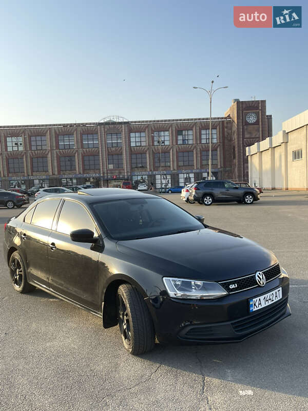 Седан Volkswagen Jetta 2012 в Києві