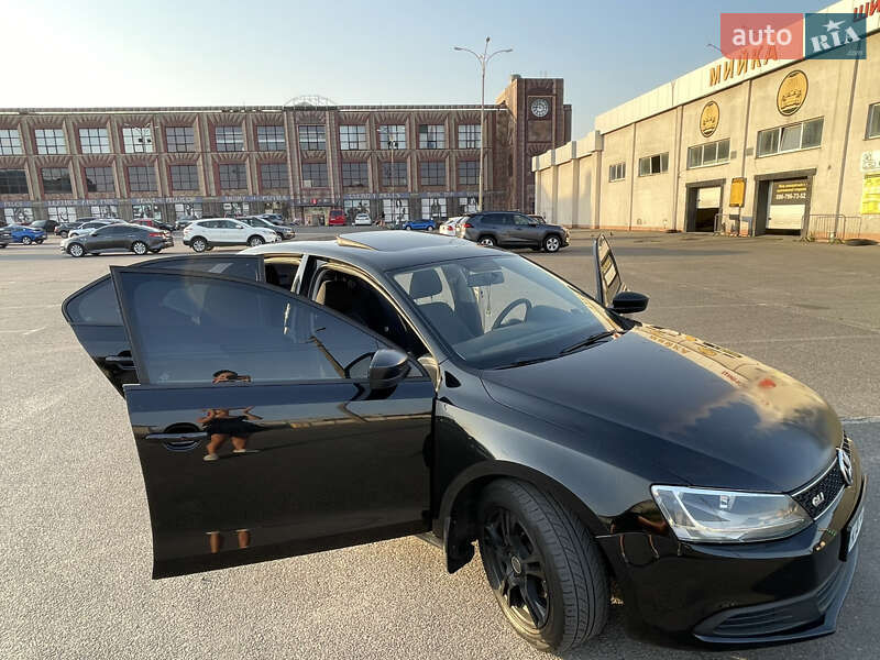 Седан Volkswagen Jetta 2012 в Києві