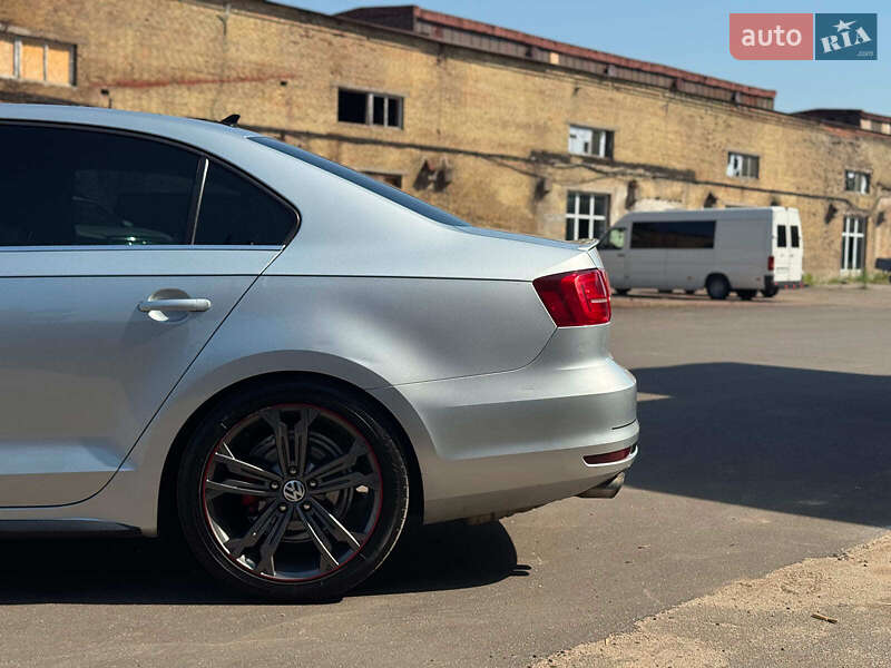 Седан Volkswagen Jetta 2015 в Киеве