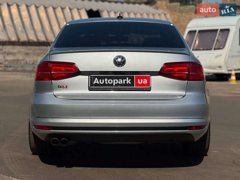 Седан Volkswagen Jetta 2015 в Киеве